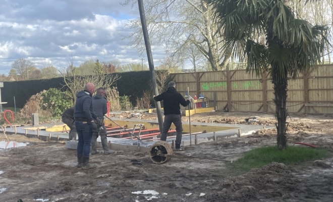 Coulage sur Baisieux d’un tour de piscine en béton avec une pompe 43m , Lille, TRANS-LINE