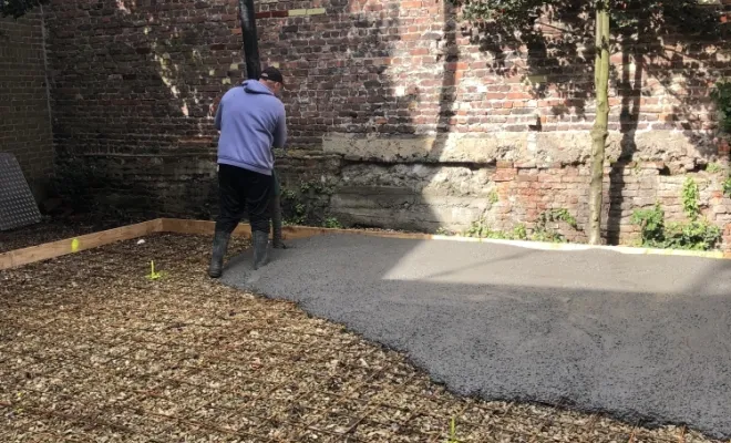 Livraison de béton en plein de centre ville de Dourges avec une pompe 36, Lille, TRANS-LINE